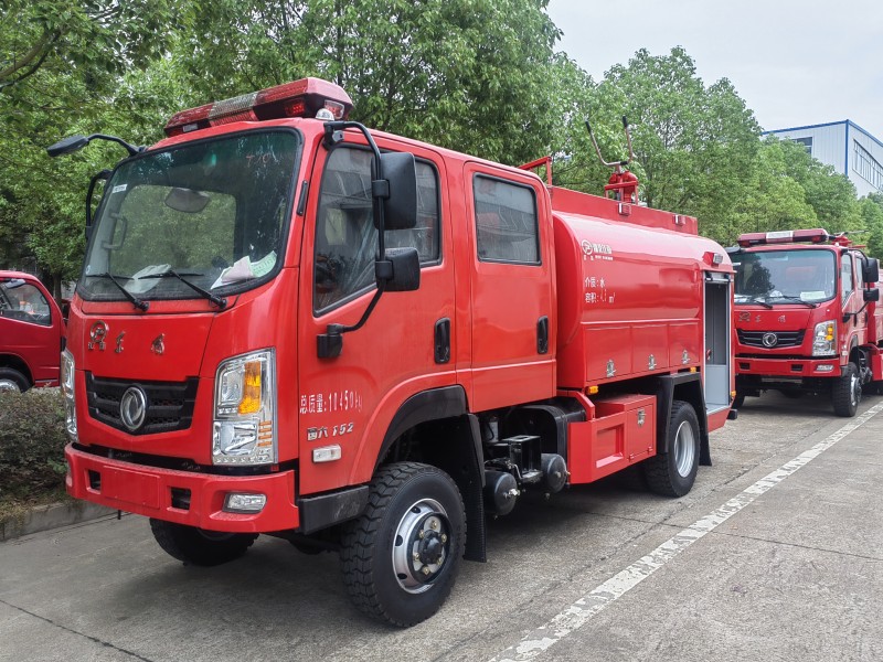 4x4四驱水罐消防车